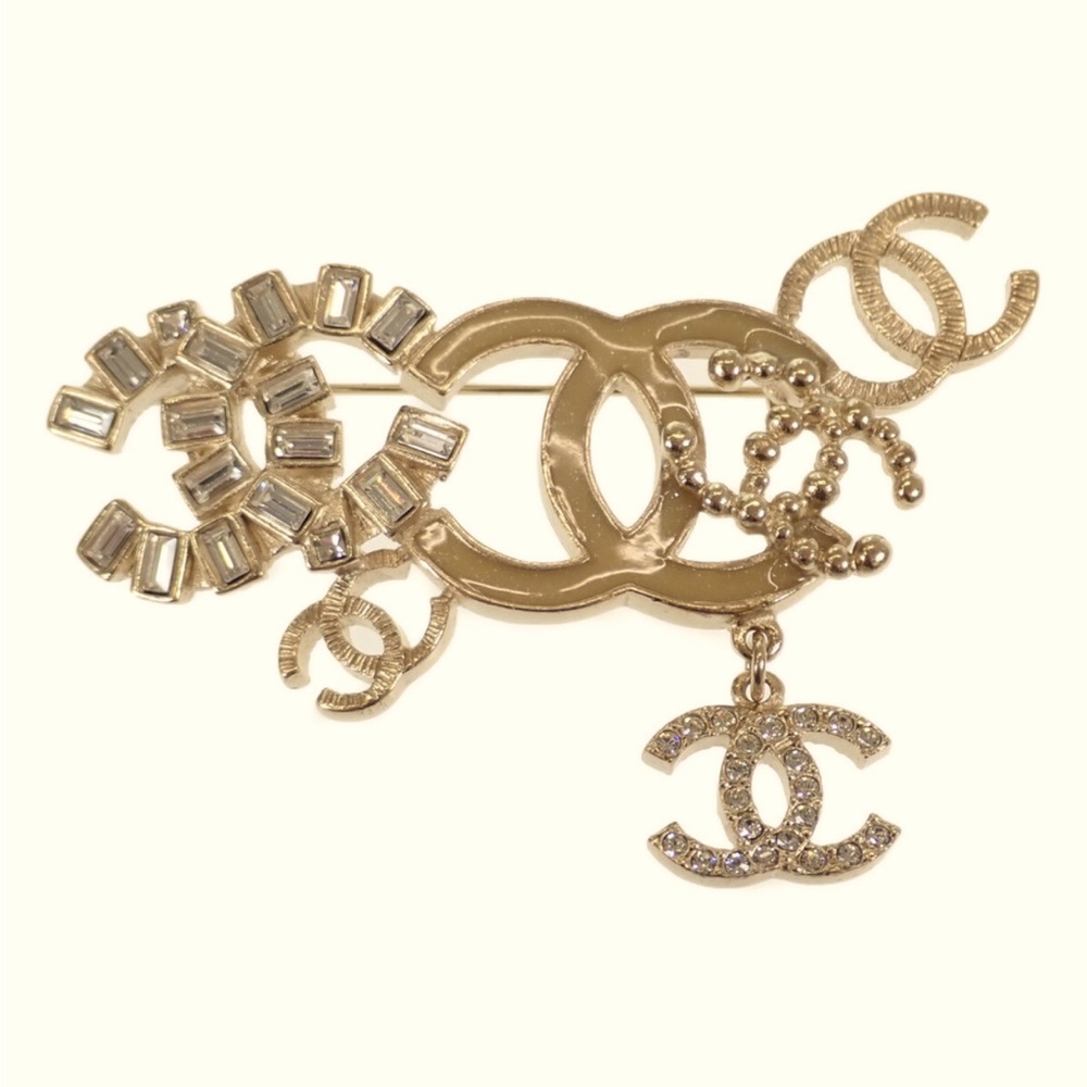 CHANEL Rare 09A Rhinestone Crystal Emerald Cut Diamond💎 Gems CC Pin Brooch Belt